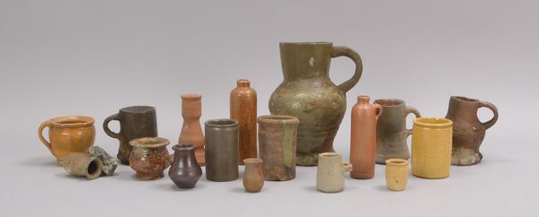 Kleine Sammlung alter Steinzeuggefäße, verschiedene Ausführungen/teilweise mit Henkel