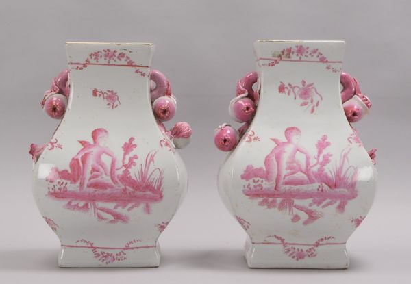 Paar Porzellanvasen (China, 2. Hälfte des 20. Jahrhunderts), mit polychromer Bemalung