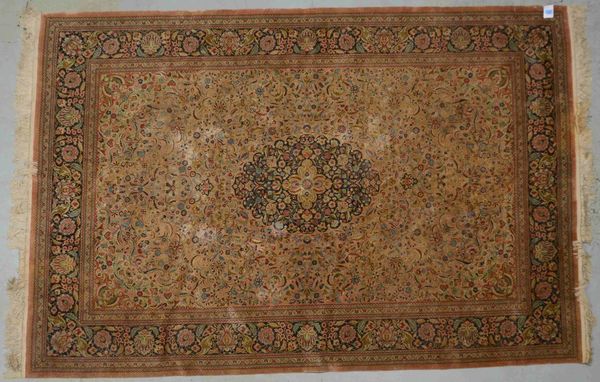 Hereke, Seide auf Seide, feine Knüpfung, ca. 650.000 Knoten/qm