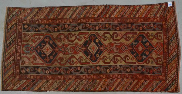 Antike Karabagh-Galerie (um 1900), Wolle auf Wolle, mittelfeine Knüpfung