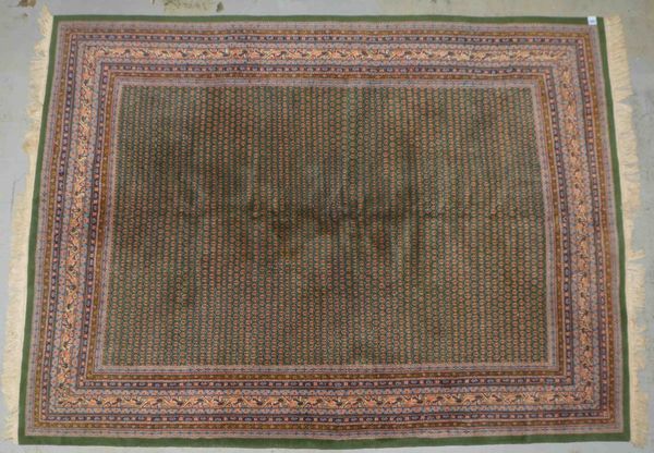 Sarough-Mir, grüngrundig, mit Botehs durchgemustert, hoher dichter Flor