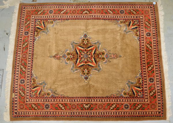 Orientteppich, feste Knüpfung, beigefarb. Mittelfeld, Rautenmuster
