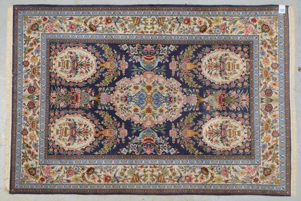 Isfahan, Wolle auf Seide/Flor mit Seidenant., feine Knüpfung, ca. 640.000 Kn./qm