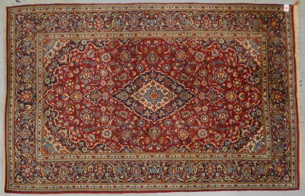 Keshan-Orientteppich, gleichmäßiger Flor; Maße 304 x 197 cm (mit 2x kleinen Fraßstellen - inaktiv!,
