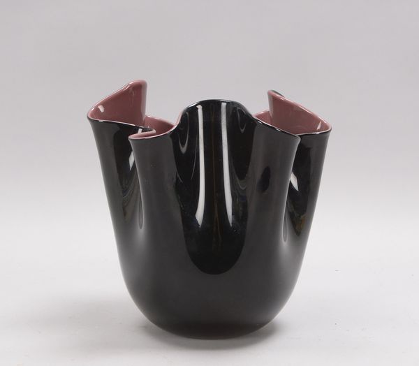 Venini, Paolo, Fazoletto-Vase, schwarz-violettes Glas, signiert und datiert '2009'