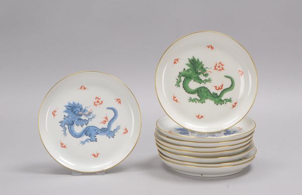 Meissen (I. Wahl), Wandteller-Konvolut, jeweils mit Drachendekor, 9 Stück