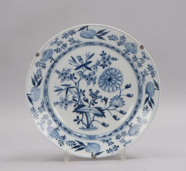 Meissen (Marcolini-Zeit), großer Teller/Schale, mit Zwiebelmuster