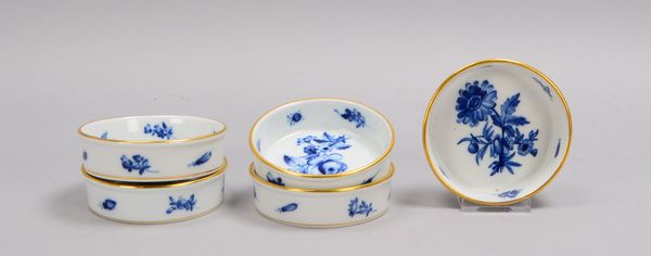 Meissen (Knaufzeit), Satz Untersetzer, Dekor 'Blaue Blume', 5 Stück