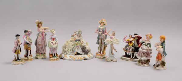 Capodimonte/Neapel, Porzellanfiguren-Konvolut, 'Rokoko-Paar' und 'Mädchen'