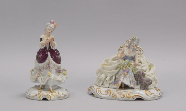 Capodimonte/Neapel, 2 Porzellanfiguren, 'Rokokodamen', versch. Ausführungen