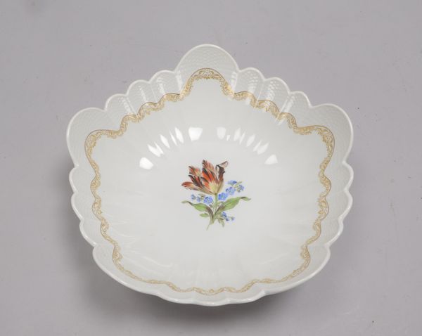 Meissen (I. Wahl), Porzellanschale, 'Altozier', Blumendekor, mit Korbrand