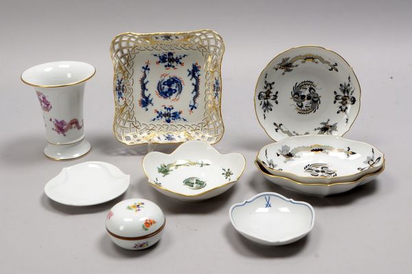 Meissen (I. Wahl), Porzellankonvolut, versch. Gefäße, Drachen-/Phönixdekor