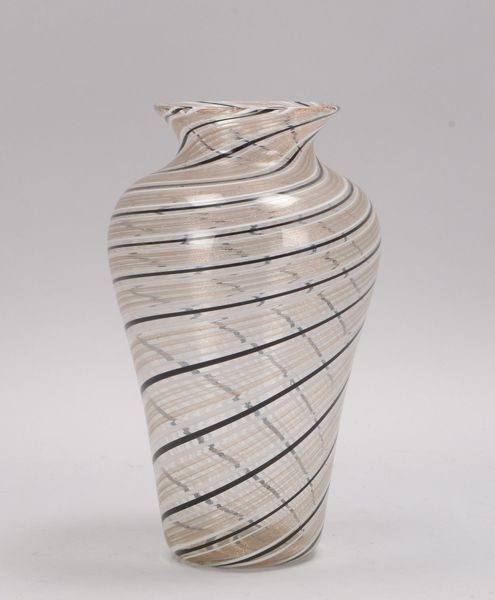 Glasvase (Murano), gedrehter Goldflimmer/s-w Einschmelzungen