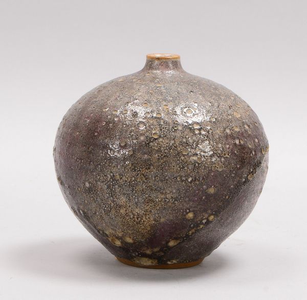 Hohlt, Görge, Künstler-Keramikvase, im Boden mit Künstlersignet; Höhe 16 cm