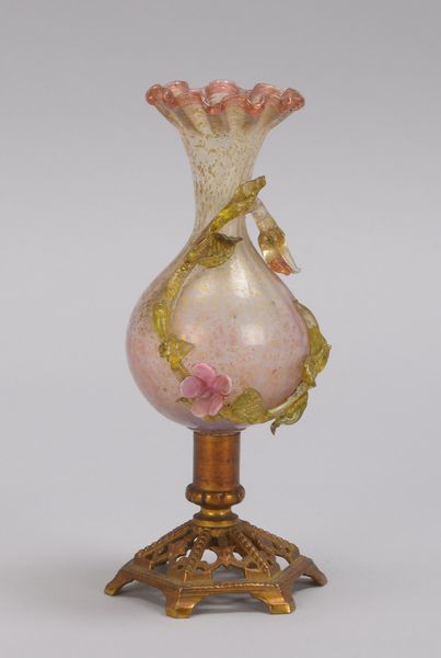 Ziervase (Venedig), Glas, bauchige Form, Mündung mit ausgestelltem Wellenrand, mit Goldflitter