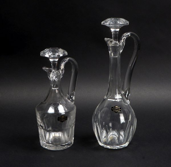 Saint-Louis Cristal/Frankreich, 2 Glaskaraffen - Dekanter, verschiedene Ausführungen; 1x Höhe 36 cm