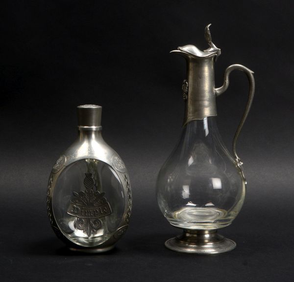 2 Glas-Dekanter: 'Dimple Haig', mit Drehverschluss, und Weinkaraffe