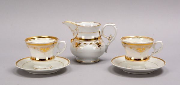 Tête-à-tête (19. Jh.), 3-teilig, Blattdekor in Gold: kl. Kännchen, 2x Tassen/UT