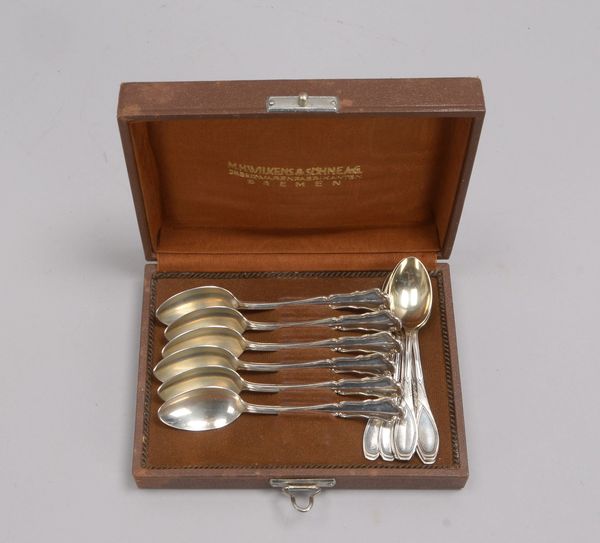 Koch & Bergfeld, 2 Mokkalöffel-Sätze, 800 Silber, jeweils 6-teilig; Gewicht zusammen 136 g