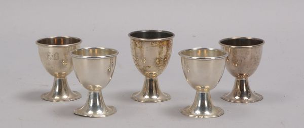 Wilkens, kl. Eierbecher-Konvolut, 830 Silber, 5 Stück; Gesamtgewicht 132 g