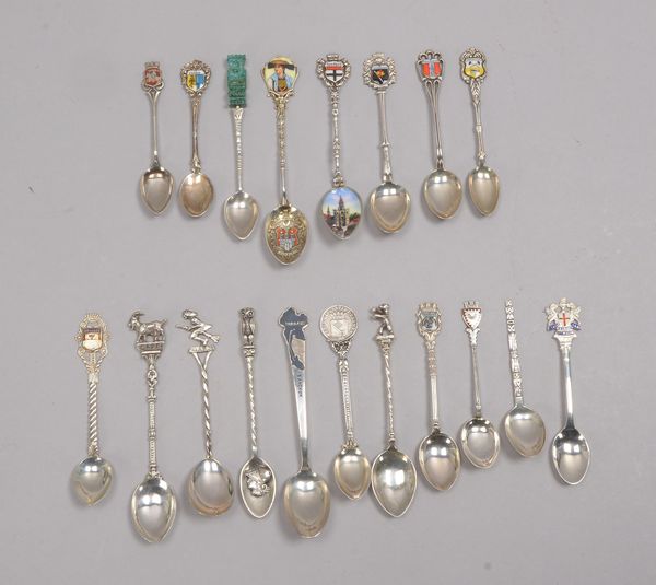Kl. Andenkenlöffel-Sammlung, Silber, versch. Ausführungen, 19 Stück; 228 g