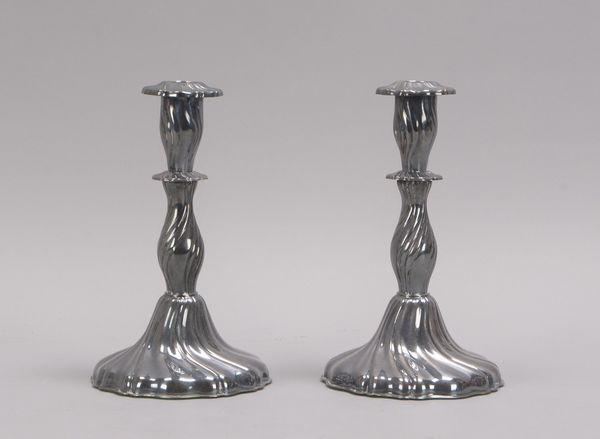 Paar Tischkerzenleuchter (Schweden), 830 Silber (mehrfach punziert) - gefüllt; Höhe 21 cm