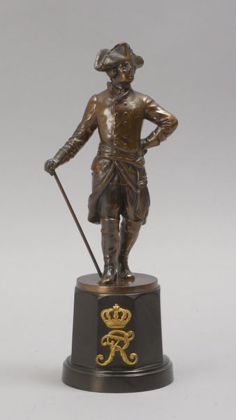 Skulptur, 'Friedrich II, Fridericus Rex', bronzierte Weißmetall-Figur auf Metallstand, Sockel schaus