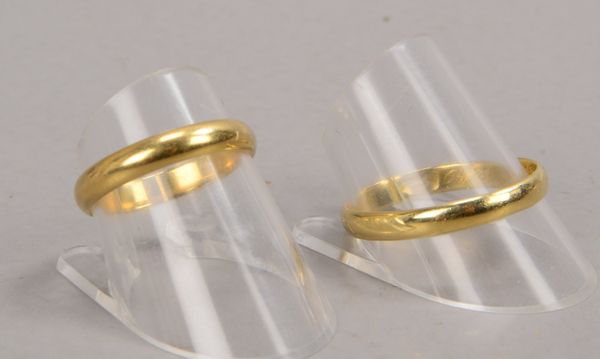 Paar Eheringe, 585 GG (gest.), schlichte Form, Innenschiene graviert; RG 55/RG 63