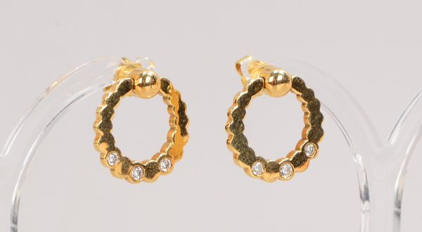 Paar Ohrstecker, 585 GG (gestempelt), jeweils besetzt mit 3x kleinen Brillanten; Durchmesser Ø 18 mm