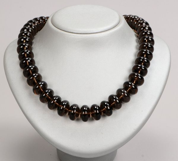 Collier (China), runde gedr. Perlen/Ø 16 mm, schwarzes Glas(?), 375 GG-Schließe