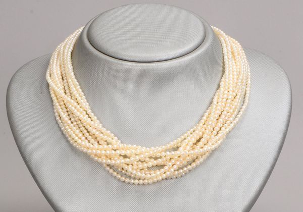 Collier, mit Perlenbesatz, 12-strängig, mit 750 GG-Hakenschließe; Länge 40 cm
