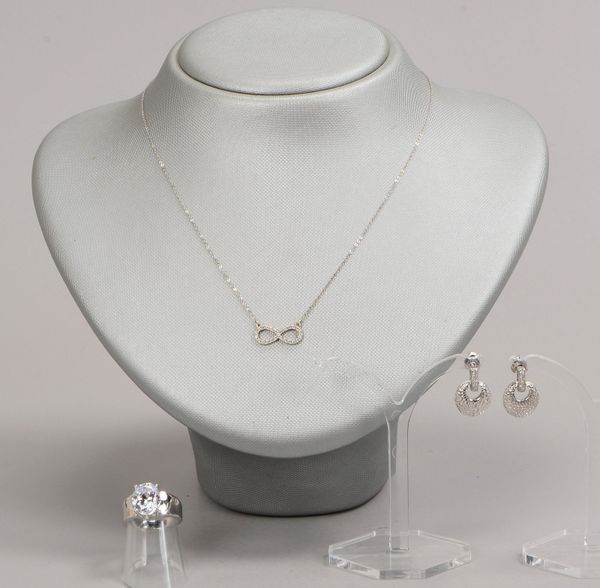 Schmuckset, 3-tlg.: feine Halskette, 375 WG; Ring und Ohrstecker, Sterlingsilber