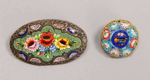 2 Broschen (Italien) mit floralem Mikromosaik-Dekor/Muranoglas