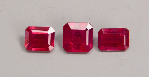 Kl. Konvolut loser Rubine (Afrika), 3 Stück, behandelte Steine/zus. 19,80 ct