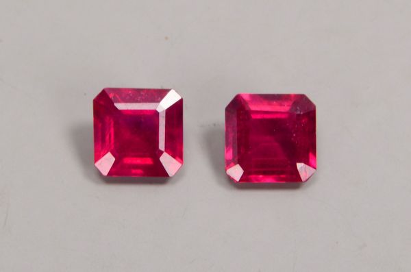 2 lose Rubine (Afrika), behandelte Steine/zusammen ca. 7,90 ct