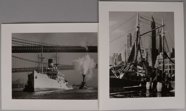 Feininger, Andreas, 2 Fotografien: 'East River', 'South Street'