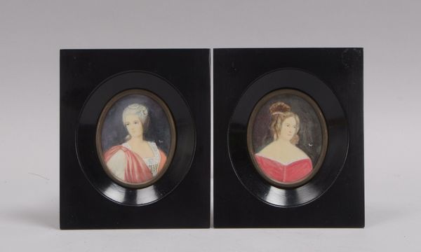 Paar Miniaturmalereien, 'Portraits zweier vornehmer Damen', handgemalt, signiert