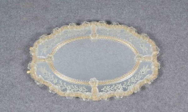 Venezianischer Spiegel, florale Ornamentik (Blütenmotive); Maße 70 x 46 cm