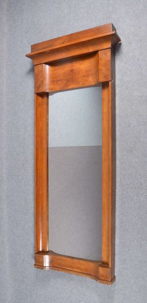 Gr. Konsolenspiegel (Biedermeier), Mahagonifurnier, Spiegelglas mittig geteilt