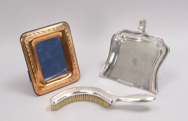 Tischbilderrahmen, 925 Sterlingsilber, und 2-teiliges Tischkehrset, versilbert