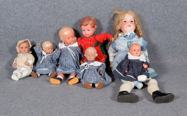 Kleine Puppensammlung, verschiedene Ausführungen, 7 Stück