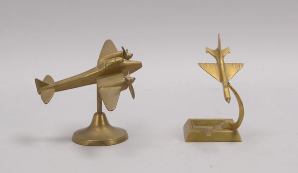 2 Flugzeugmodelle, Tischdekor./1x Aschenbecher, Bronze und Messing