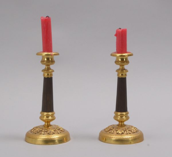 Paar Tischleuchter (Louis Seize), Bronze/feuervergoldet; Höhe 20 cm