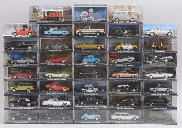 Kl. Modellfahrzeugsammlung, Automodelle ('James Bond 007'), '1:43', 30 St.