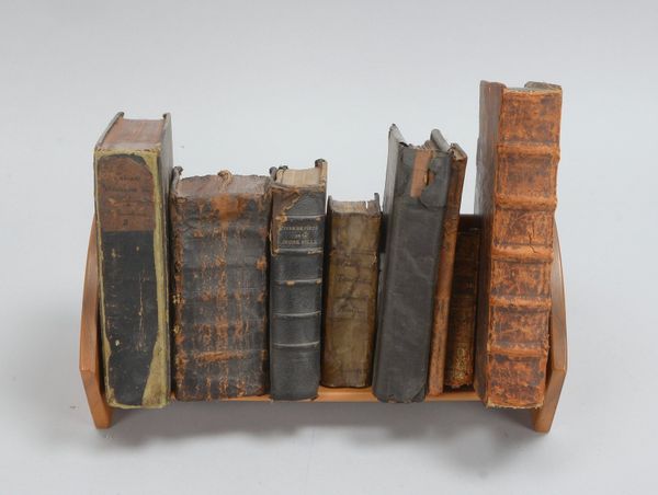 Kl. Sammlung antiker Bände (17. - 19. Jh.), versch. Titel/Werke, 8 Stück