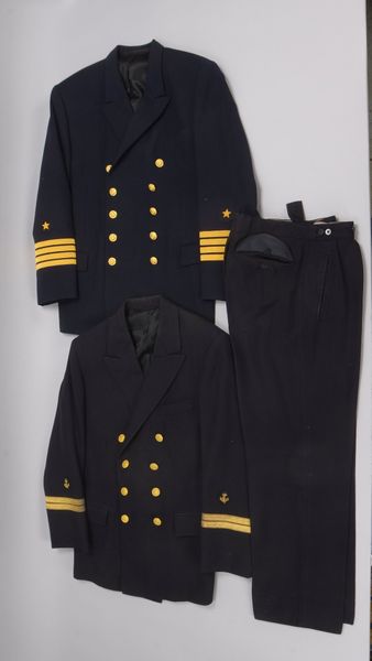 Marine-Bekleidung (Handelsmarine): 2 Kapitänsuniformjacken, davon 1x mit Hose, Teile in gepflegtem E