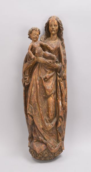 Sakrale Skulptur, 'Maria mit dem Jesuskind', Holz geschnitzt, Figur im Halbrelief; Länge 90 cm