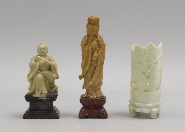 Kleines Schnitzereien-Konvolut, Jade(?), versch. Ausführungen, 3 Stück