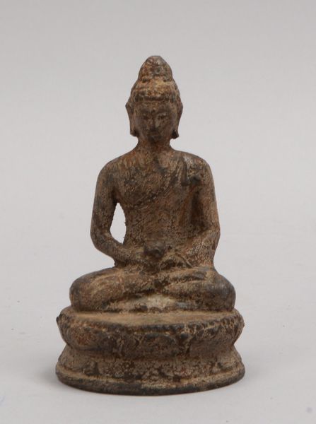 Antike Bronzefigur, 'Buddha', Figur mit Handinsignien, auf Lotussockel; Höhe 12,5 cm
