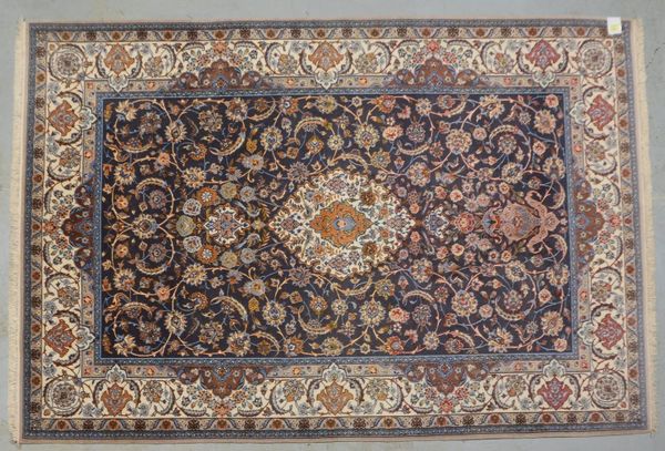 Isfahan, Wolle auf Seide/Seidenanteile, sehr feine Kn., über 800.000 Knoten/qm